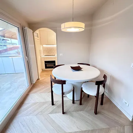 Front - Attic Lejlighed *
